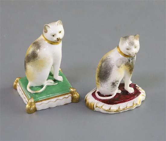 Two Rockingham porcelain figures of seated cats, c.1826-30, H. 5.9cm and 6.5cm